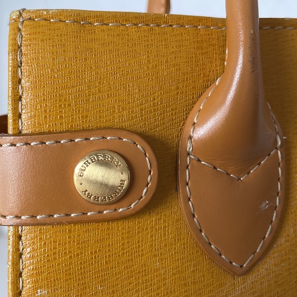 AUTHENTIC/VINTAGE BURBERRY HANDBAG #0824C. - Picture 6 of 17